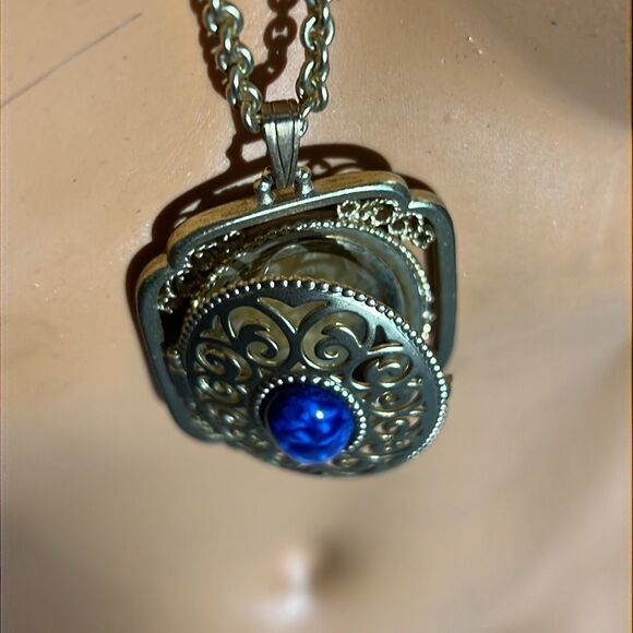 Vintage 1973 Avon Filigree Picture Locket Necklace Blue Lapis - Picture 5 of 12